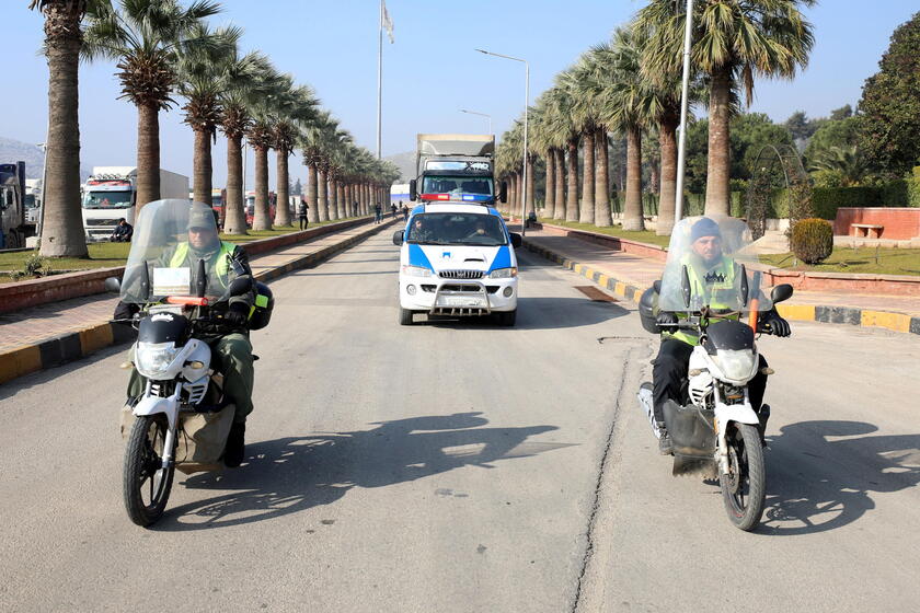 Aid convoy enters north Syria after UNSC renewed the cross-border aid mechanism © ANSA/EPA