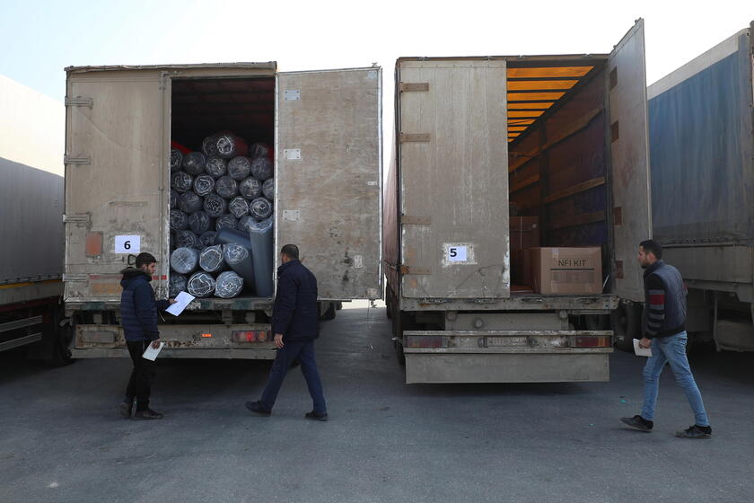 Aid convoy enters north Syria after UNSC renewed the cross-border aid mechanism © ANSA/EPA