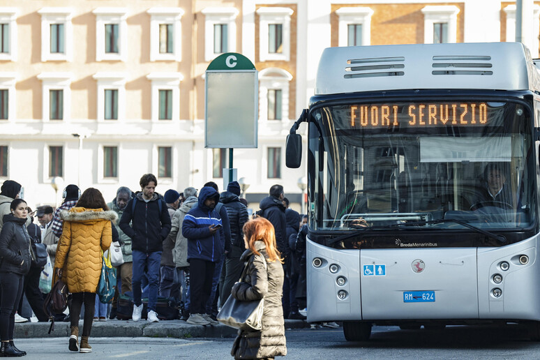 - RIPRODUZIONE RISERVATA