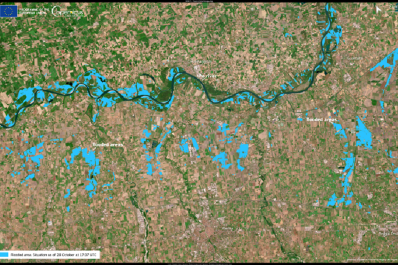 In blu le aree allagate vicino la città di Parma, fotografate da Sentinel-1 il 20 ottobre (fonte: European Union, Copernicus Sentinel-1 imagery) - RIPRODUZIONE RISERVATA