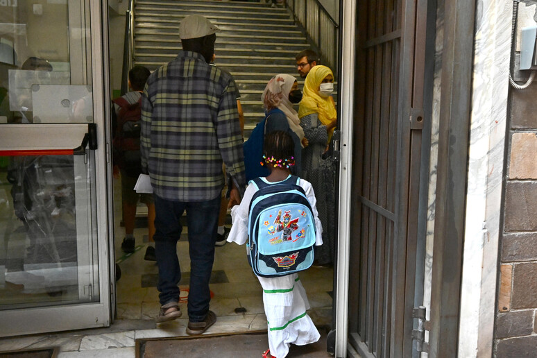 Primo giorno di scuola. Immagine d 'archivio - RIPRODUZIONE RISERVATA